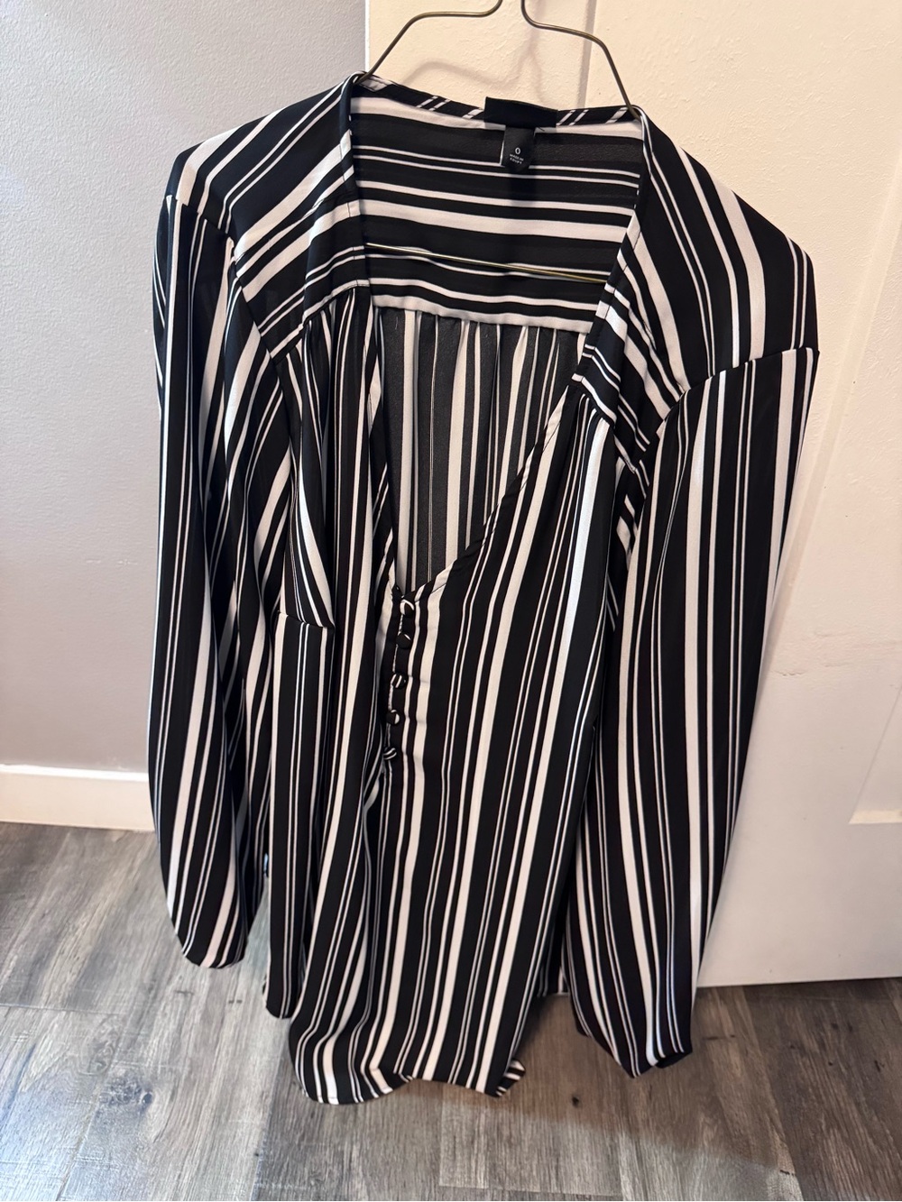 torrid Black and White Vertical Stripe V-Neck Blouse Size 0 Fits like XL